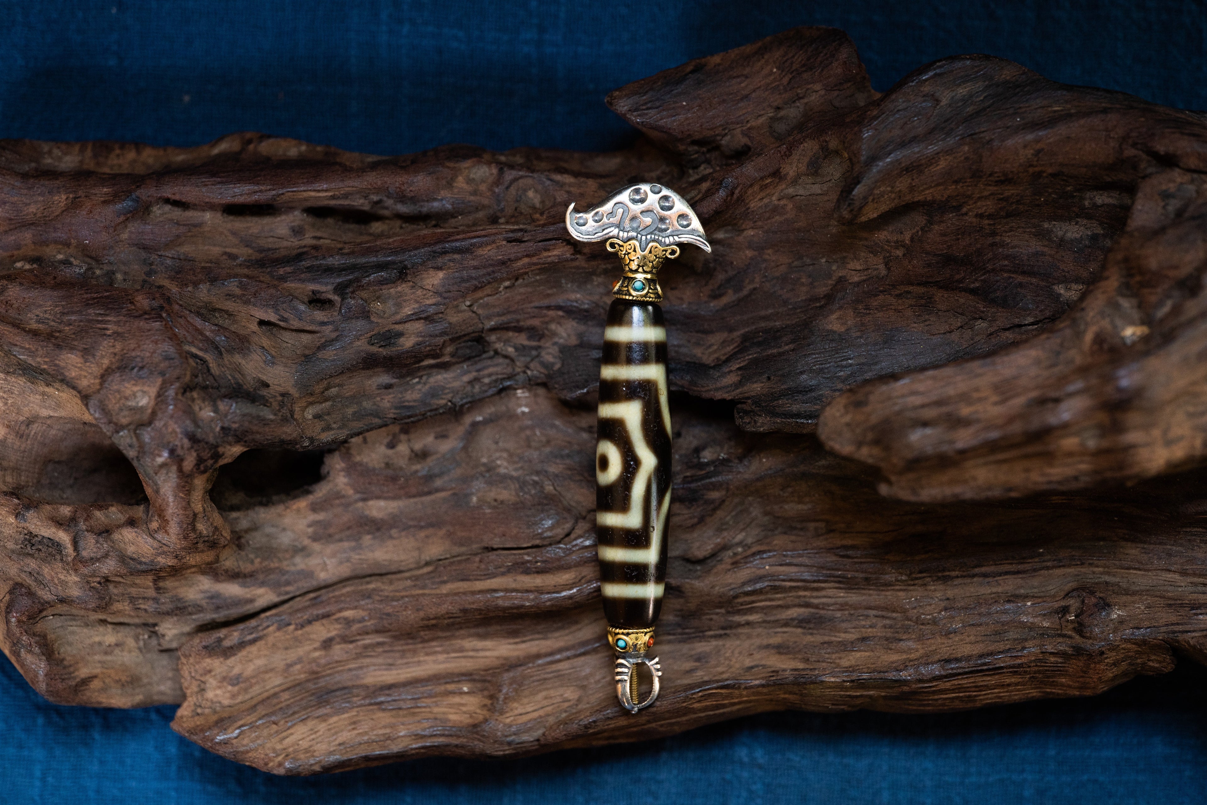 Tibetan Dzi Bead & Money-Attracting Exorcising Amulet Tibetan Silver Pendant