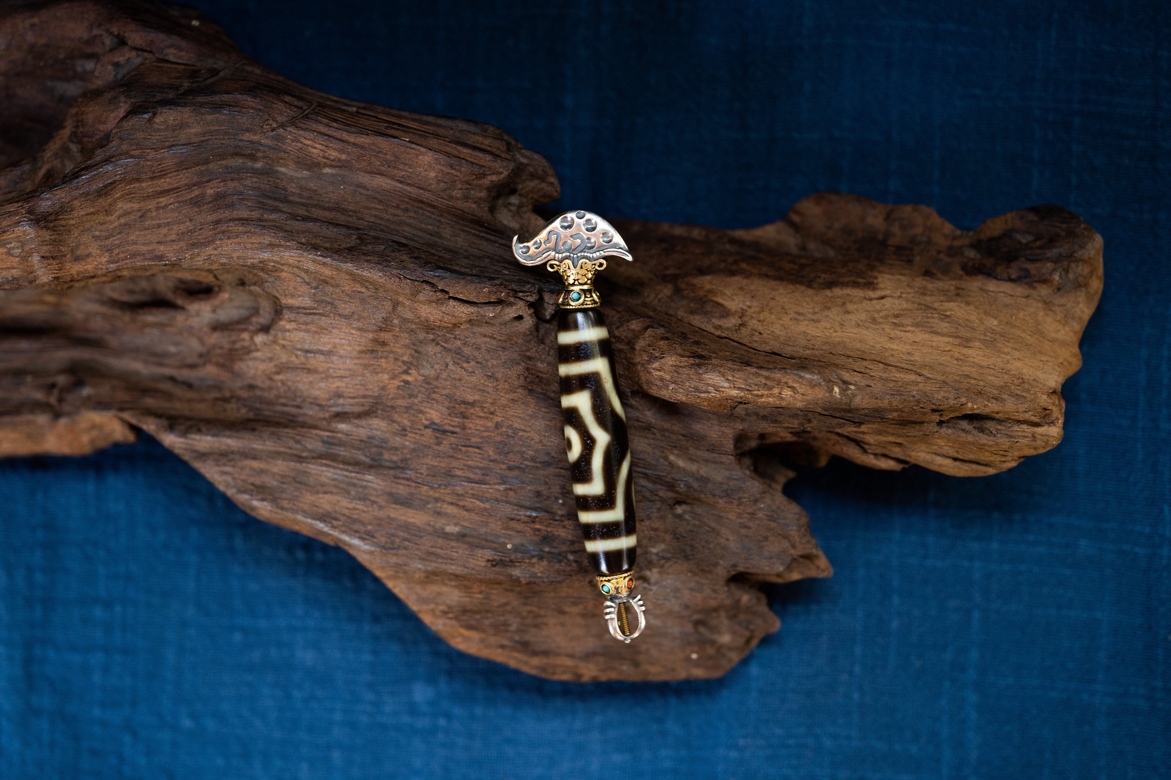 Tibetan Dzi Bead & Money-Attracting Exorcising Amulet Tibetan Silver Pendant